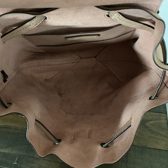 Micheal Kors Junie Medium size Flap Backpack; Trendy Women's backpack - Picture 11 of 12